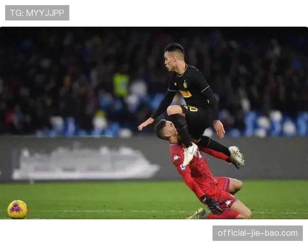 实时报道：那不勒斯连续三次前场抢断，压缩对手转换出球空间