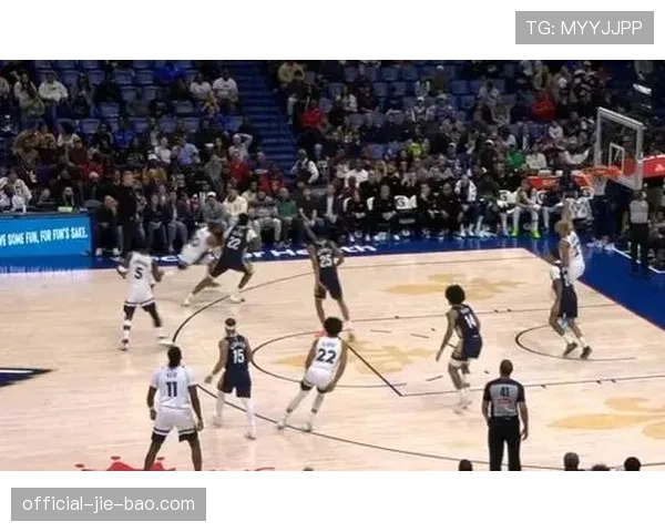 老将康利更衣室讲解战术板，森林狼助攻失误比因此受益